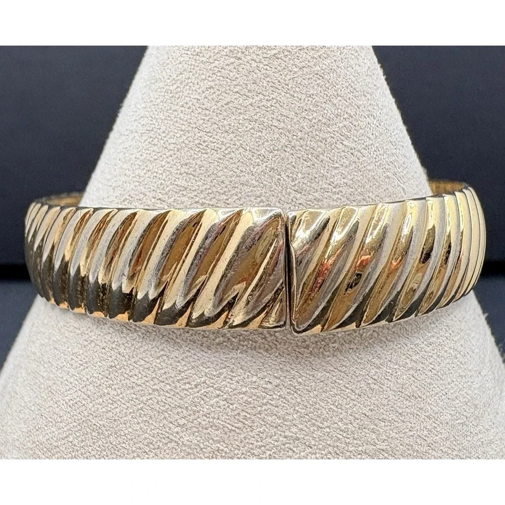 Vintage Monet Shiny Twisted Gold Tone Hinged Bangle Bracelet‎ 6.75